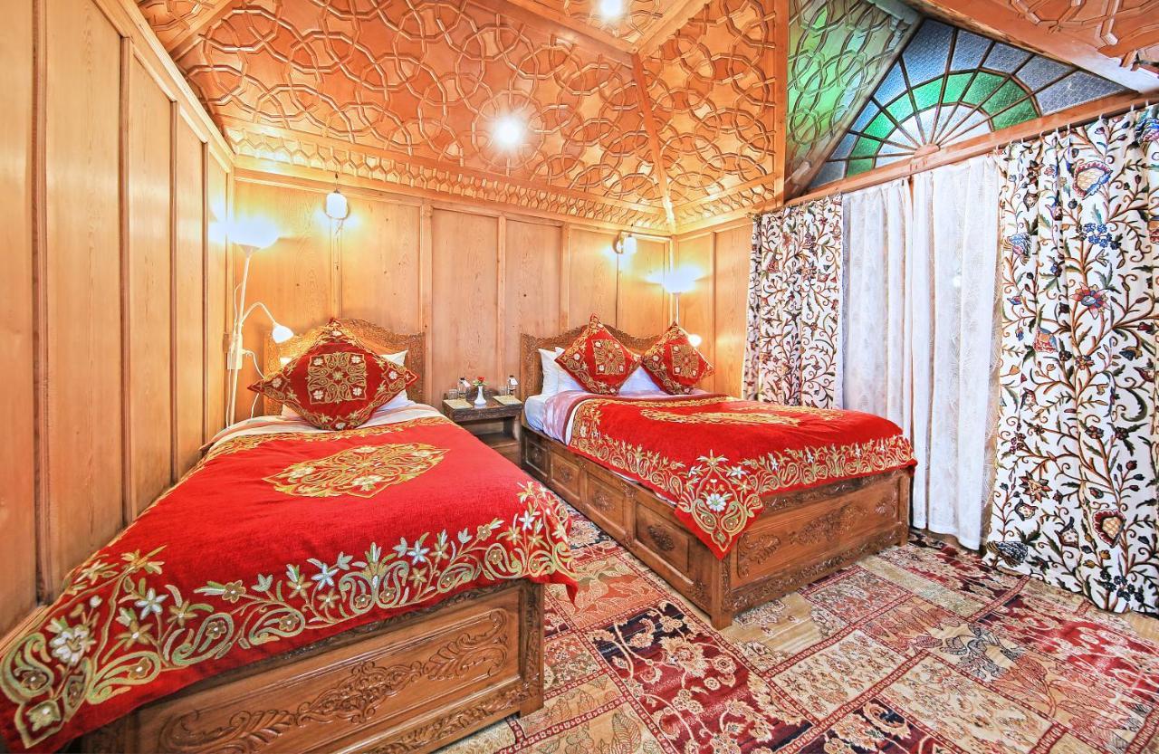 Hotel Kolu Group Of Houseboats Srīnagar Esterno foto