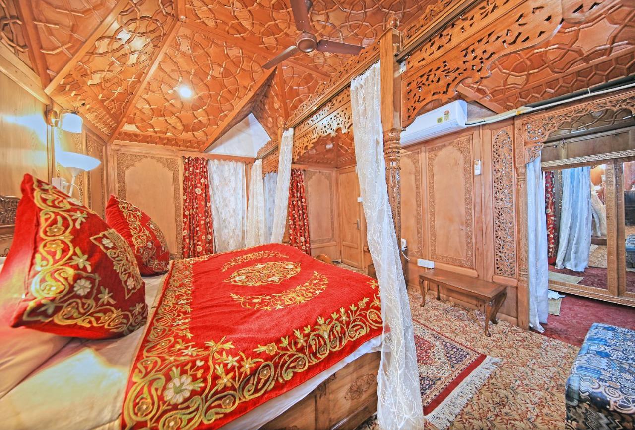 Hotel Kolu Group Of Houseboats Srīnagar Esterno foto