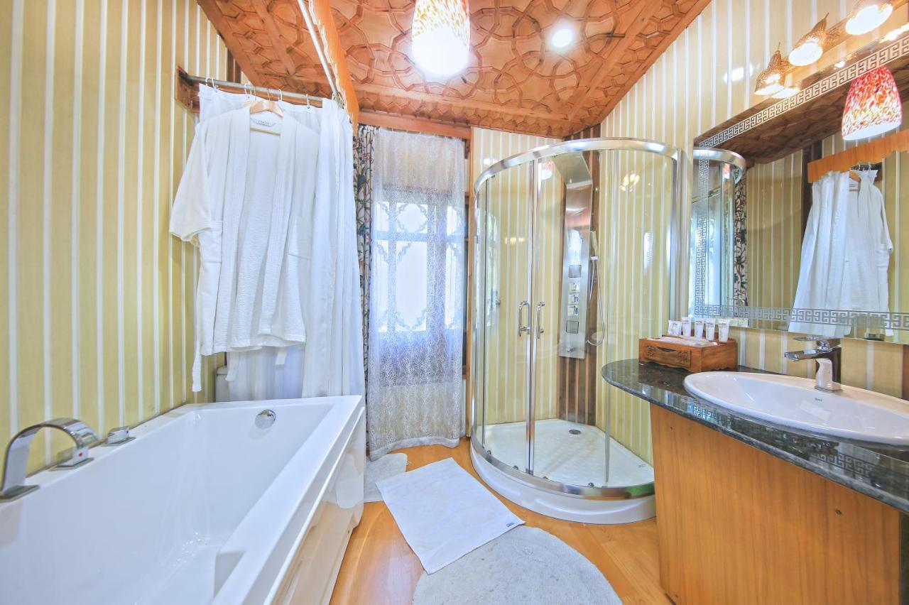 Hotel Kolu Group Of Houseboats Srīnagar Esterno foto