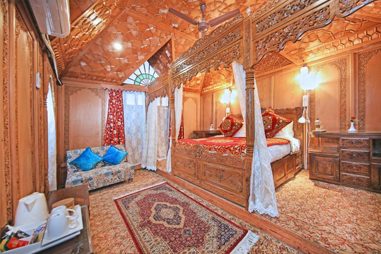 Hotel Kolu Group Of Houseboats Srīnagar Esterno foto